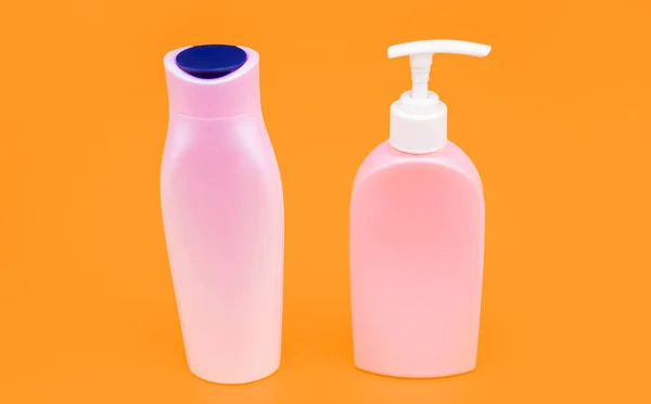 Şampuan Sıvısı Sabunu Için Kapaklı Pompalı Şişeler Tuvalet Şişeleri Kozmetik — Stok fotoğraf