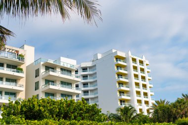 Miami 'de inşaat mimarisi. Florida 'da inşaat mimarisi. Miami şehir merkezinde inşaat mimarisi. Yapı mimarisinin fotoğrafı.