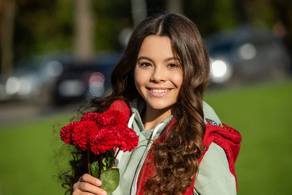 Felice Ragazza Adolescente Con Bouquet Autunno All Aperto Teen Girl — Foto Stock