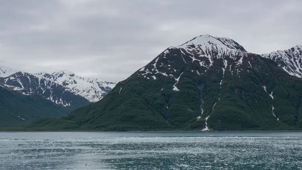 Landskap Snöiga Berg Alaska Foto Berg Alaska Berg Alaska Snöigt — Stockfoto