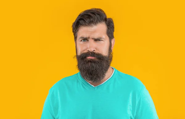 Портрет Незадоволеного Бородатого Хлопця Фоні Портрет Бородатого Хлопця Портрет Бородатого — стокове фото