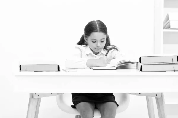 Teen School Girl Noting Table Teen School Girl Noting Notebook — Fotografia de Stock