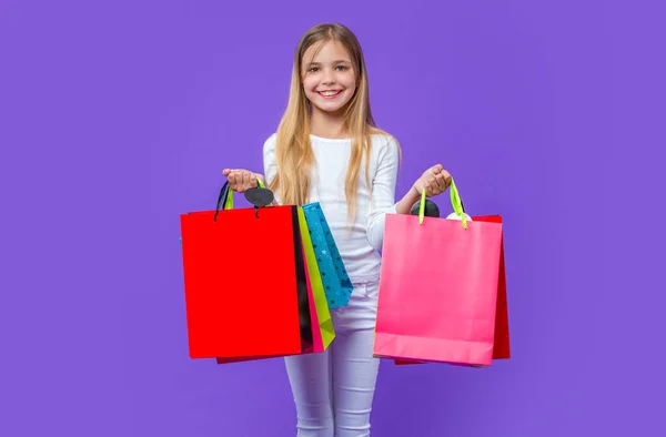 Mosolygós Tini Lány Vásárlás Vásárlás Háttérben Fotó Tini Lány Bevásárlás — Stock Fotó