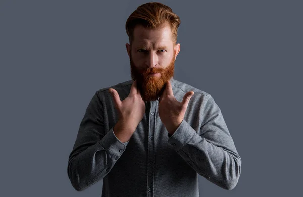 Homem Irlandês Tocar Barba Homem Barbudo Com Barba Elegante Bigode — Fotografia de Stock