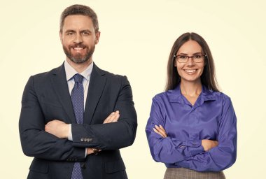 Liderliği temsil eden başarılı iş adamları. Stüdyoda profesyonel iş adamları liderliği. Beyaz arka planda izole edilmiş iş adamlarının liderliği. İşletme liderliğinin stüdyo çekimi