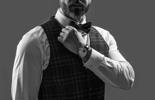 Vista Recortada Homem Elegante Smoking Roupa Masculina Com Relógio Pulso — Fotografia de Stock