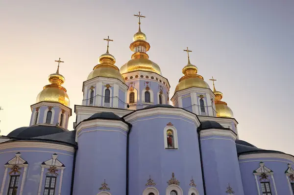 Iglesia Ortodoxa Color Azul Bajo Ángulo Iglesia Ortodoxa Edificio Religioso — Foto de Stock