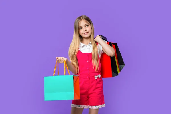 Tini Lány Vásárlás Vásárlás Stúdióban Tini Lány Vásárlás Vásárlás Háttérben — Stock Fotó