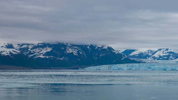 アラスカの山のイメージです アラスカの山だ アラスカの雪の山 アラスカの山の風景 — ストック写真