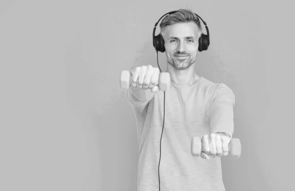 Γυμναστής Ακουστικά Που Απομονώνονται Μπλε Αντιγραφή Χώρου Γυμναστής Ακουστικά Μουσικής — Φωτογραφία Αρχείου