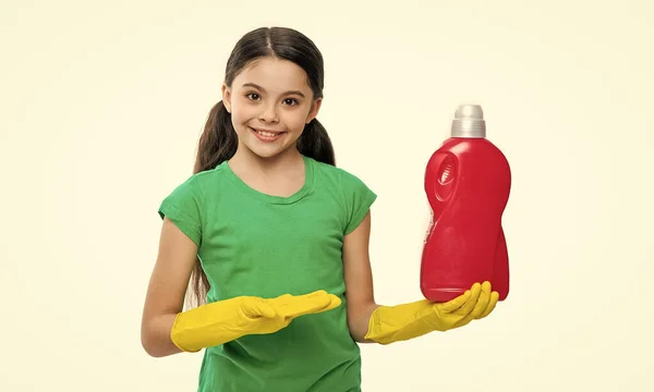 Fénykép Pozitív Lány Tisztító Mosószerrel Tisztítószer Fehér Alapon Izolált Mosószerrel — Stock Fotó