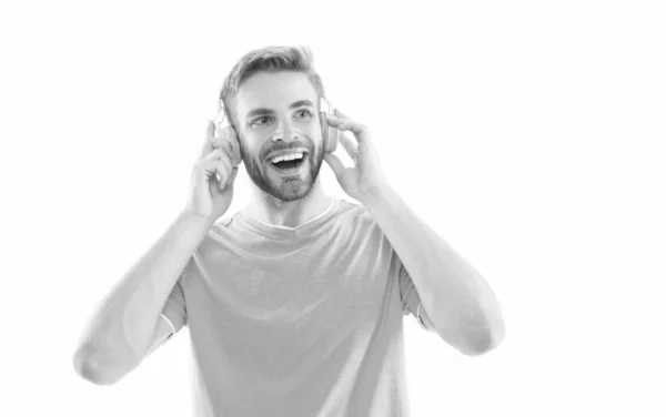 Hombre Emocionado Escuchando Música Mirando Lado Aislado Estudio Blanco Hombre — Foto de Stock