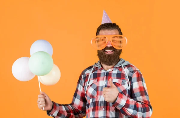 Ser Bra Grattis Födelsedagen Manligt Högtidsfirande Skäggig Kille Med Festballonger — Stockfoto