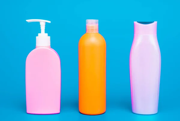 Multicolor Plastic Containers Liquid Toiletries Cosmetic Products Row Blue Background — Stock Photo, Image