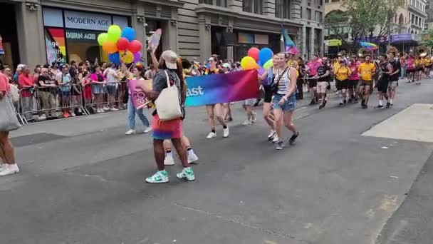 纽约州纽约市 2023年6月25日 2023年纽约的骄傲游行游行 Lgbtq的活跃分子 同性恋 娼妓游行 免版税图库视频