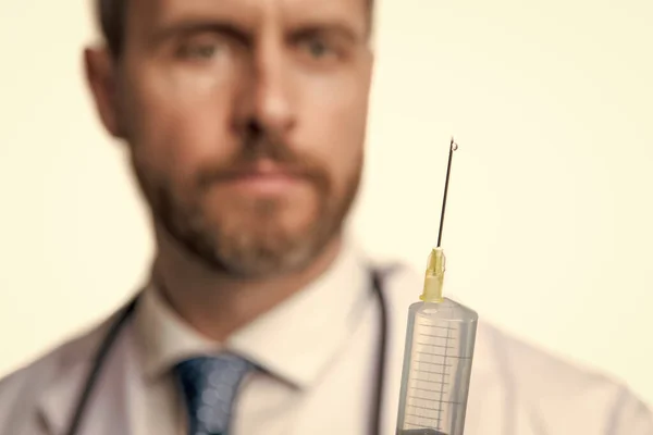 Medical Syringe Needle Selective Focus Man Doctor Holding Syringe Syringe — 图库照片