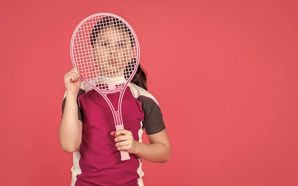 Kid Hold Tennis Racket Pink Background Copy Space — Stok fotoğraf