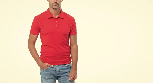 Homem Bonito Grisalho Com Cabelos Grisalhos Camisa Vermelha Isolada Fundo — Fotografia de Stock