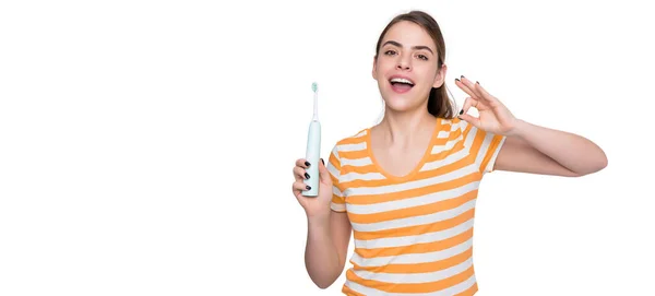 Fröhliche Junge Frau Mit Elektrischer Zahnbürste Auf Weißem Hintergrund — Stockfoto