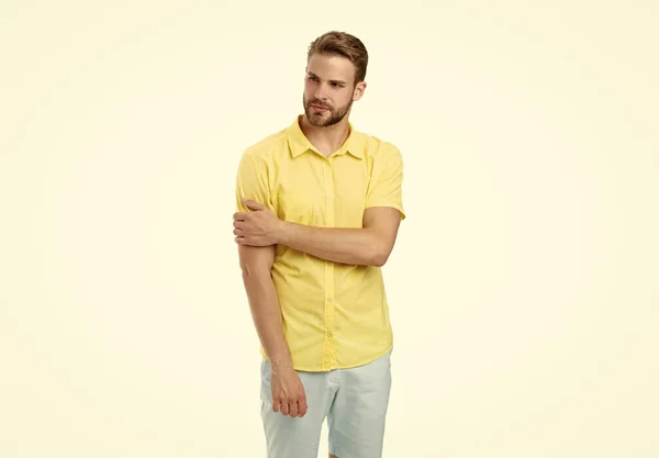 Модный Человек Белой Студии Фото Модного Мужчины Жёлтой Рубашке Модный — стоковое фото