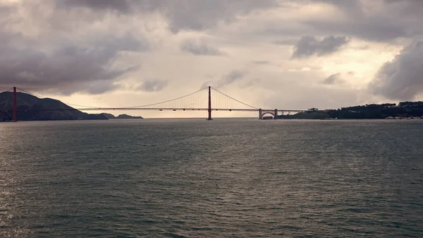 Scenic Waterscape Bridge Structure Sea Water Cloudy Sky San Francisco — Stock Photo, Image