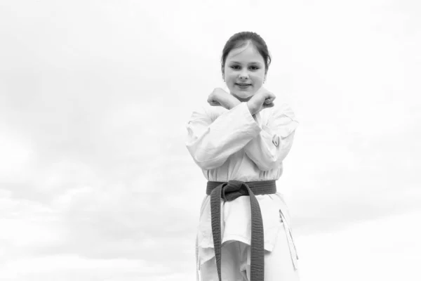 Teen Girl Practicing Karate Teen Child Fighter Sky Background Teen — Stock Photo, Image