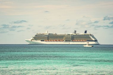 Great Stirrup Cay, Bahamalar - 08 Ocak 2016: Ünlüler yolcu gemisi, yan görüş.