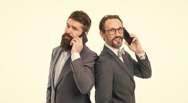 Konuşması Erkekler Telefonda Konuşur Akıllı Telefon Ortağı Olan Adam Başarılı — Stok fotoğraf