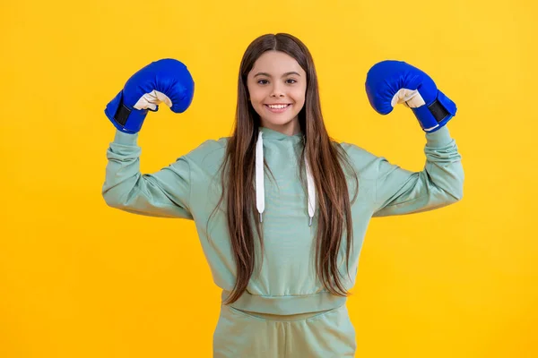 Teen Boxer Training Mit Disziplin Teenie Mädchen Boxeranzügen Boxtraining Von — Stockfoto