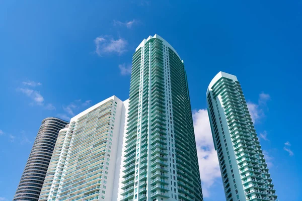 Hoge Wolkenkrabber Architectonisch Gebouw Aan Blauwe Hemel Wolkenkrabber Architectonisch Gebouw — Stockfoto