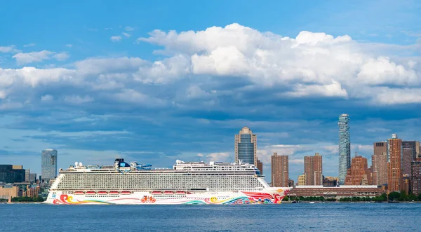 New York Usa June 2023 Cruise Ship Norwegian Joy Sailing — Stock Photo, Image