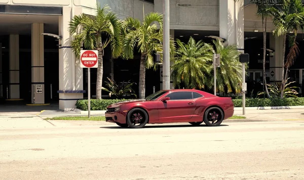 Miami Beach Florida Usa Aprile 2021 Veicolo Rosso Chevrolet Camaro — Foto Stock