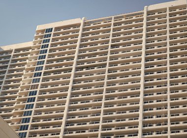 Mimarlık cephesi imajı. Mimarlık cephesi inşa etmek. Açık havada mimari cephesi inşa etmek. Katın mimari cephesi.