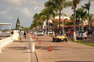Cozumel, Meksika - 24 Aralık 2015: Meyers Manx Buggy Car ile Yaz Gezisi Bulvarı.