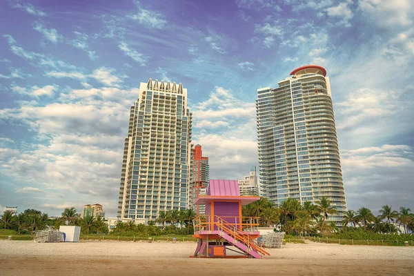 Estación Patrulla Salvavidas Playa Miami Con Rascacielos — Foto de Stock