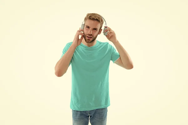 Muž Hlasitých Sluchátkách Izolovaných Bílém Muž Sluchátkách Pozadí Muž Sluchátkách — Stock fotografie