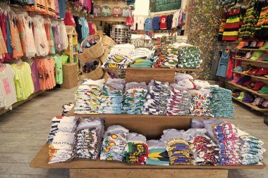 Nassau, Bahamalar - 07 Ocak 2016: Pazar yerindeki hediyelik eşya dükkanı.