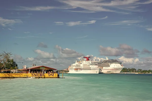 Nassau Bahamas Januari 2016 Fantastiskt Kryssningsfartyg Och Fett Tisdag Café — Stockfoto