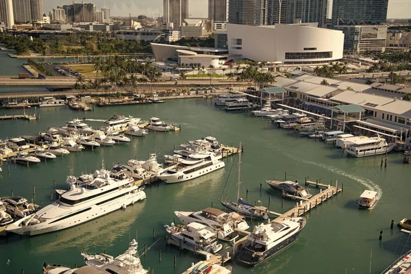 Miami Beach Floryda Usa Marca 2021 Luksusowe Łodzie Porcie Jachtowym — Zdjęcie stockowe