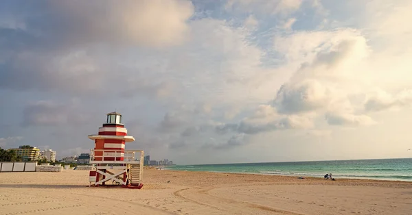 Pattuglia Bagnino Sulla Spiaggia Estiva Miami Copia Spazio — Foto Stock