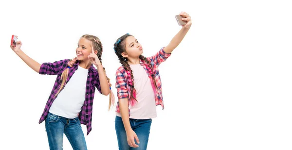 Schüler Machen Selfie Mädchen Mit Selfie Zeit Schulfreunde Fangen Spaß — Stockfoto