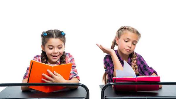 Schoolkinderen Studeren Met Een Boek Schoolkinderen Studeren Klas Onderwijs Middelbare — Stockfoto