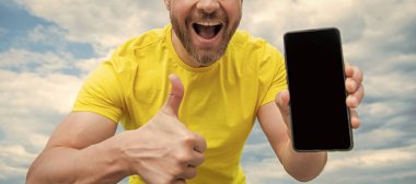 cropped view of guy presenting smartphone screen with copy space.