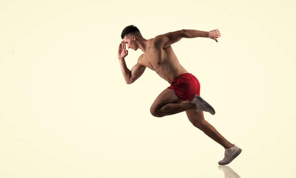 Άνθρωπος Δρομέας Τρέχει Και Την Κατάρτιση Του Αθλητισμού Στο Στούντιο — Φωτογραφία Αρχείου