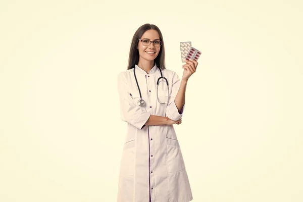Arzt Mit Medikamentenpille Isoliert Auf Weißem Hintergrund Arzt Hält Medikamentenpille — Stockfoto