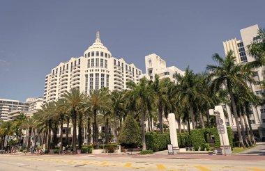 Miami Beach, Florida ABD - 14 Nisan 2021: Collins Bulvarı, Miami.