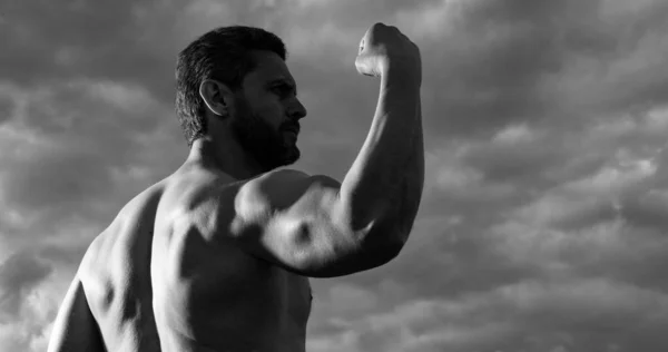 Strong Shirtless Man Bodybuilder Man Muscular Torso Athletic Man Biceps — Stock fotografie