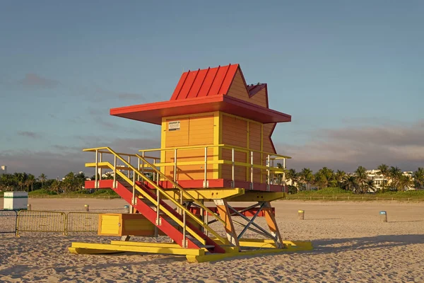 Miami Sahilinde Turuncu Cankurtaran Yazın Miami Sahilinde Cankurtaran Miami Plaj — Stok fotoğraf