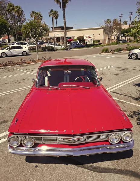 로스앤젤레스 March 2021 Red Chevrolet Impala Retro Car Top View — 스톡 사진