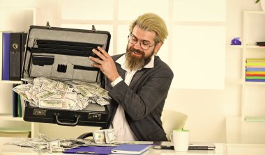 Servet. Zengin ve zengin. Kirli para kavramı. Adamın iş başarısı var. Davalı başarılı bir iş adamı. İnternetten sahte para kazanıyorlar. Rüşvet ve para aklama. Dolar para birimi nakit.